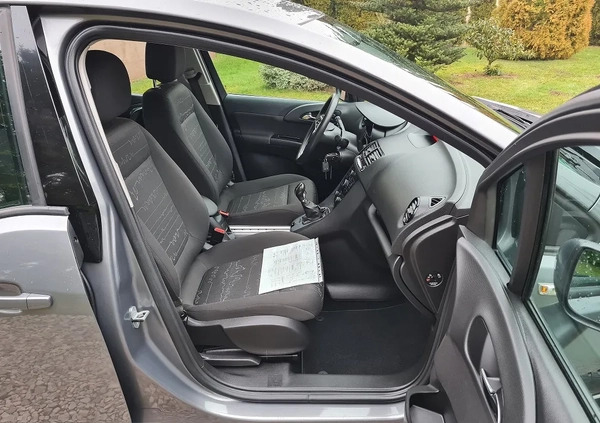 Opel Meriva cena 34555 przebieg: 115900, rok produkcji 2015 z Przysucha małe 781
